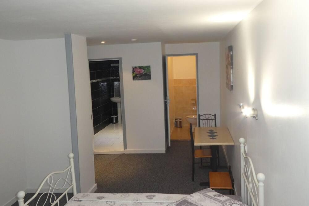 Etanit ! Etape Calme Et Parking Velo, Bicycle - Connection Tous A 1Mn Bus,Train Et Aeroport - Plein Centre De Beziers Pour Visiter,Manger - Chambres Climatisees, Spacieuses Amenagees Pour Singles, Couple, Et Ou Familles - Consigne Et Petit Dej En Plu Béziers Dış mekan fotoğraf