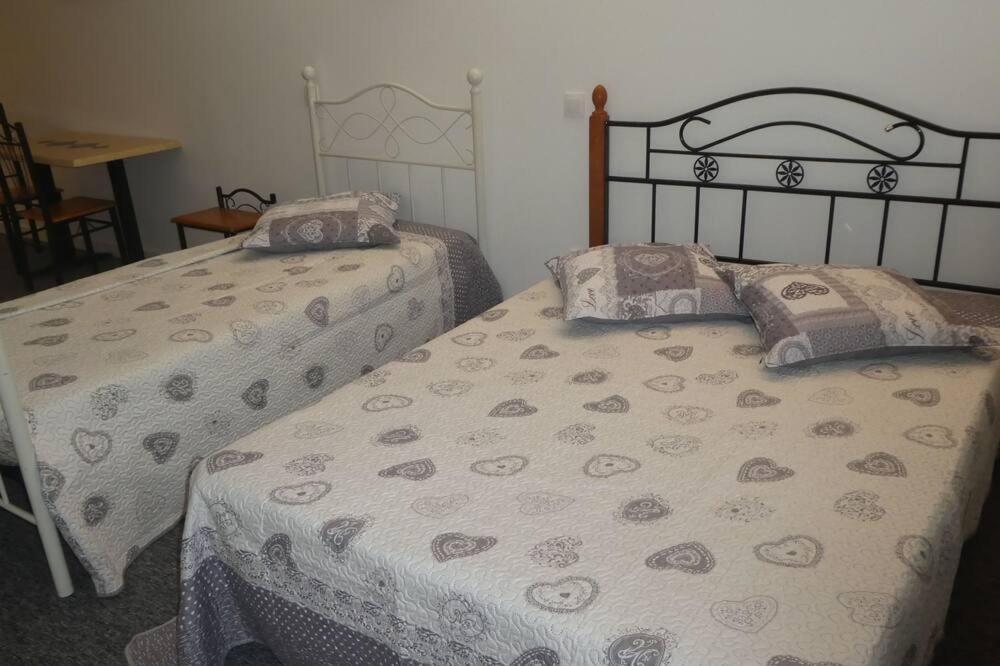 Etanit ! Etape Calme Et Parking Velo, Bicycle - Connection Tous A 1Mn Bus,Train Et Aeroport - Plein Centre De Beziers Pour Visiter,Manger - Chambres Climatisees, Spacieuses Amenagees Pour Singles, Couple, Et Ou Familles - Consigne Et Petit Dej En Plu Béziers Dış mekan fotoğraf